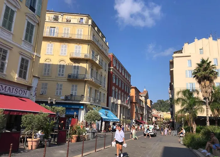 Appartement en plein cœur de vieille Nice